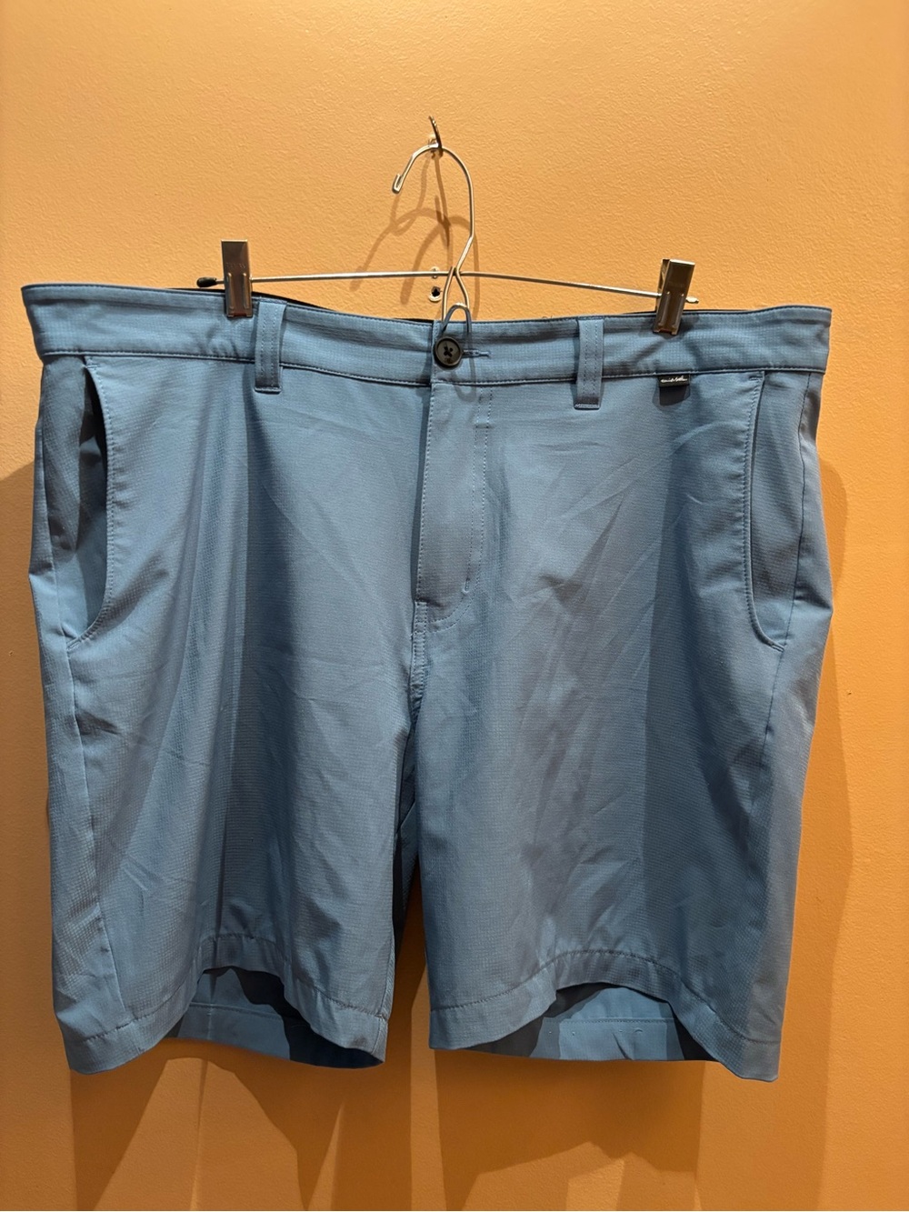 TravisMathew performance chino golf shorts size 38